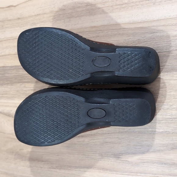 Cherokee Brown Leather Mules - Picture 6 of 8